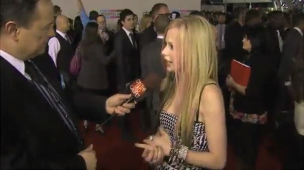 bscap0110 - Avril Lavigne Interview Red Carpet - American Music Awards - Captures by me