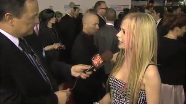 bscap0190 - Avril Lavigne Interview Red Carpet - American Music Awards - Captures by me