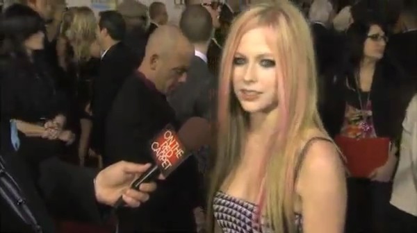 bscap0219 - Avril Lavigne Interview Red Carpet - American Music Awards - Captures by me