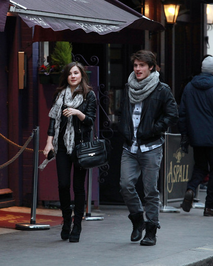 Gregg+Sulkin+Gregg+Sulkin+London+Sighting+jiHu2_xoyqLl
