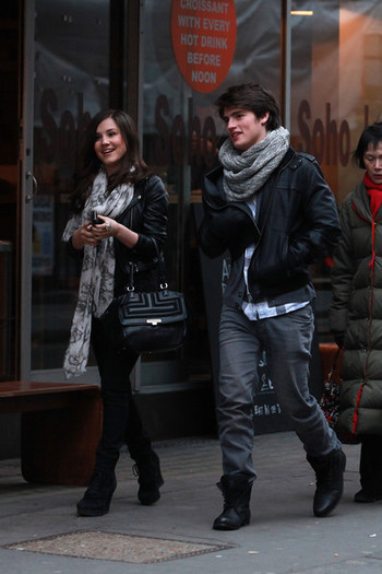 Gregg+Sulkin+Gregg+Sulkin+London+Sighting+RzgJ9JvbJakl