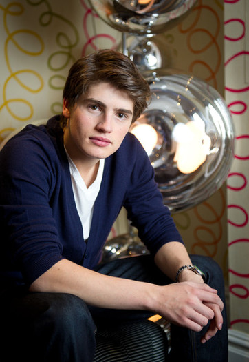 Gregg+Sulkin+Gregg+Sulkin+Photocall+U9sHI5xzMGel