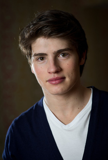 Gregg+Sulkin+Gregg+Sulkin+Photocall+wKifgQC8-iVl