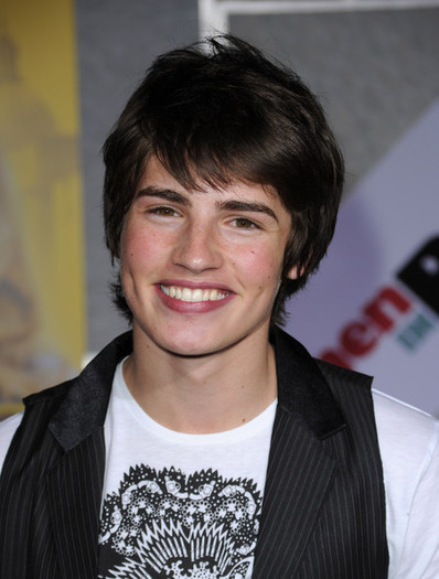 Gregg+Sulkin+Premiere+Touchstone+Pictures+xkDI3FDpm1Hl - Gregg Sulkin