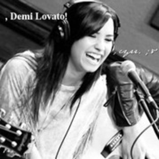 30115289_JZCIINKKP - demi lovato poze