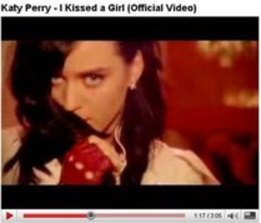 30632595_TCRWGZGGN - katy perry i kissed a girl