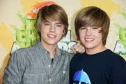 frati mari - Serialul Zack si Cody