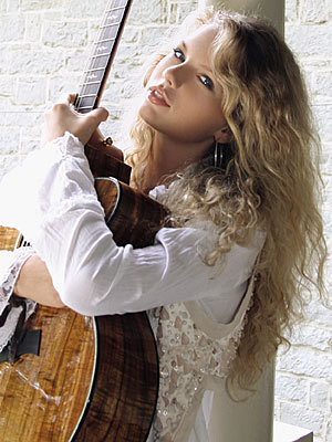 taylorswift300[1] - TAYLOR SWIFT