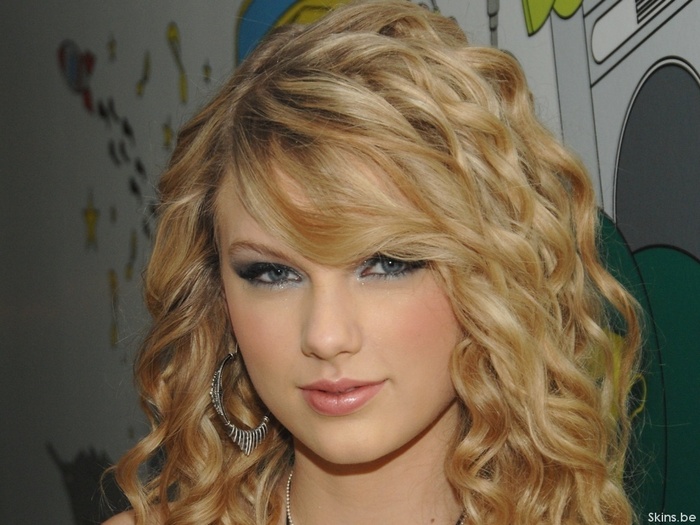 Taylor-Swift-taylor-swift-4200934-1024-768[1] - TAYLOR SWIFT