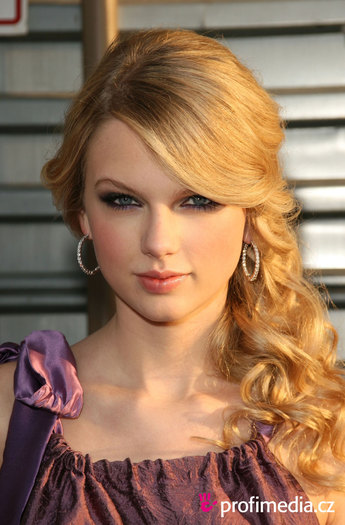 swift1[1] - TAYLOR SWIFT