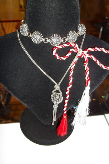 Set; Colier Bratara
Pret 486 Ron
