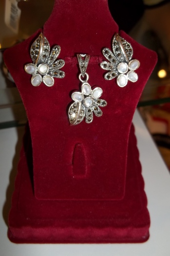 Set Cercei pandant; Pret 189 ron
