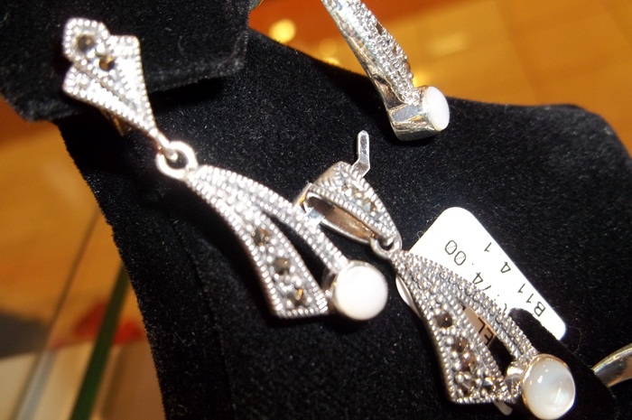 Set cercei pandant inel; Pietre:marcasite, sidef
