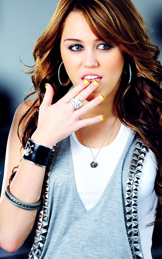 Miley Cyrus; In videoclip
