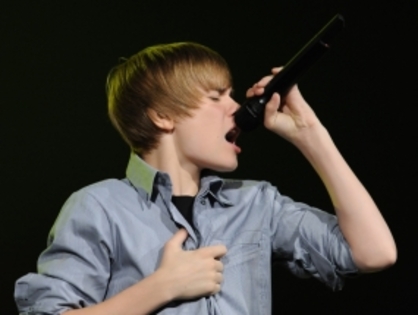 Justin Bieber - imagine EPA - Justin Bieber se drogheaza