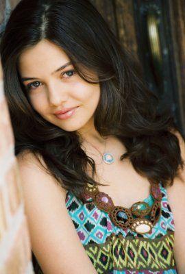 Danielle_Campbell_1271926129_2 - danielle campell