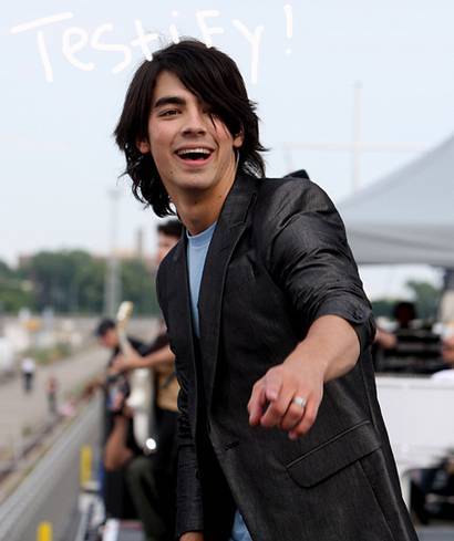 jonasbrothers37_wenn1942783__oPt[1] - Joe Jonas