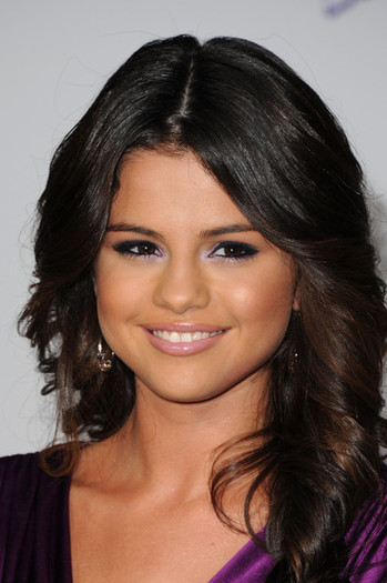 Selena Gomez - SELENA GOMEZ LA PREMIERA NEVER SAY NEVER IN LOS ANGELES 2011