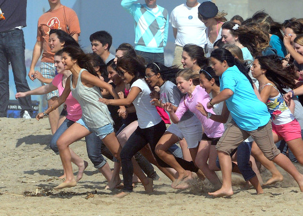 Selena Gomez - Selena Gomez Filming A Music Video On The Beach In Los Angeles