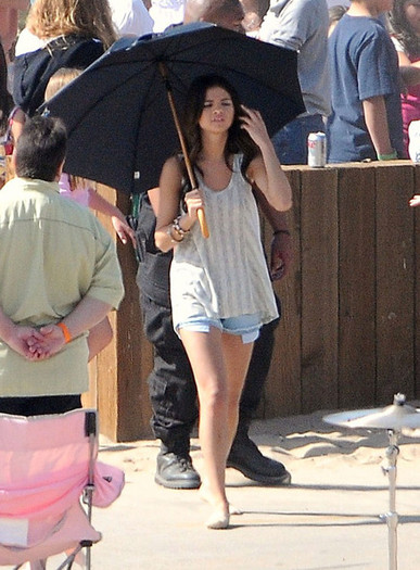 Selena Gomez - Selena Gomez Filming A Music Video On The Beach In Los Angeles