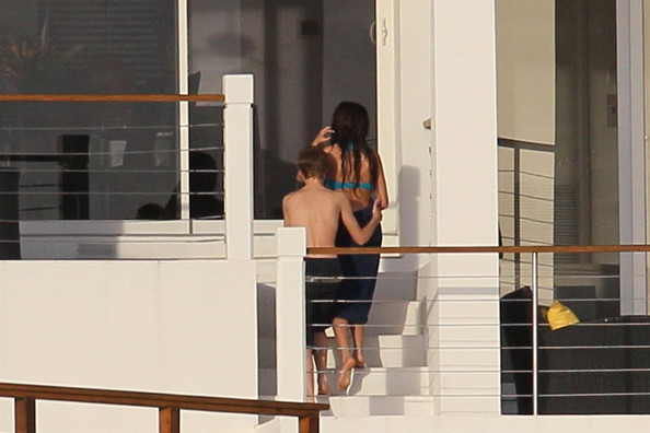 Selena Gomez and Justin Bieber - Justin Bieber and Selena Gomez in the Caribbean - poze super tari