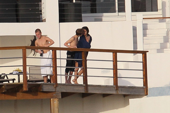 Selena Gomez and Justin Bieber - Justin Bieber and Selena Gomez in the Caribbean; justin si selz sunt impreuna
