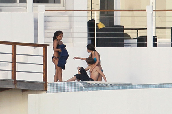 Selena Gomez and Justin Bieber - Justin Bieber and Selena Gomez in the Caribbean