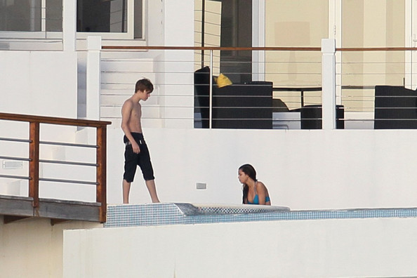 Selena Gomez and Justin Bieber - Justin Bieber and Selena Gomez in the Caribbean - poze super tari