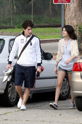 Selena Gomez and Nick Jonas - Nick Jonas Leaves His House - nick jonas noi