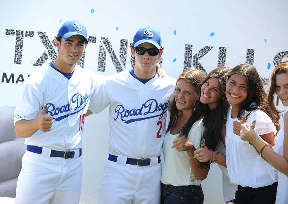 Nick Jonas and Kevin Jonas - Jonas Brothers Encourage Fans to X the TXT on Road Dogs Softball Tour - frati jonas