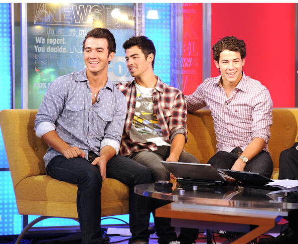 Nick Jonas and Kevin Jonas - The Jonas Brothers Visit FOX & Friends - frati jonas
