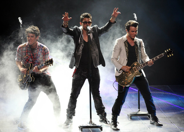 Nick Jonas and Kevin Jonas - Jonas Brothers Live In Concert Tour Opener - frati jonas