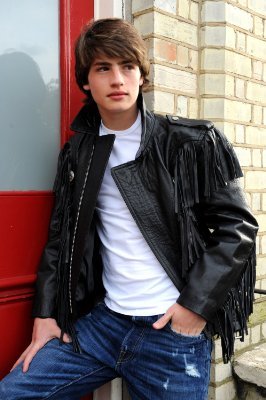 Gregg_Sulkin_Biography_&_Pictures_4 - Gregg Sulkin