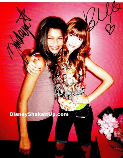 bella-thorne-zendaya-coleman-autograph-500x642 - TOTUL PENTRU DANS