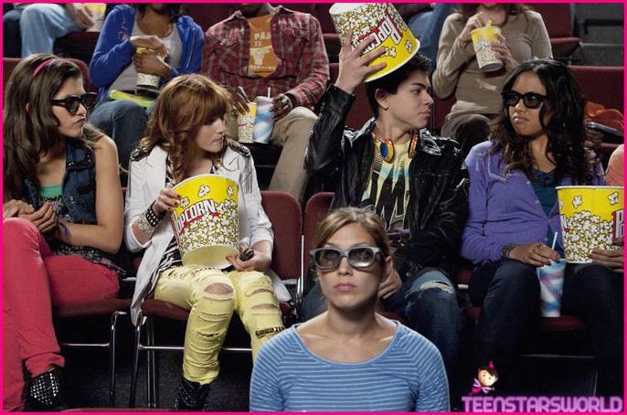 Bella-Thorne-Zendaya-Coleman-Karate-DUO-2 - TOTUL PENTRU DANS