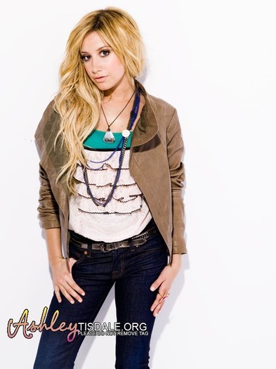 13548026_DGZFEKZUN - ashley tisdale sedinta foto 5