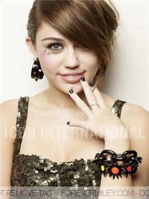 11704559_SHXWGKABE - miley sedinta foto 1