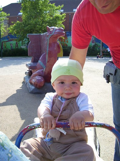 baiatu in parc - Familia mea