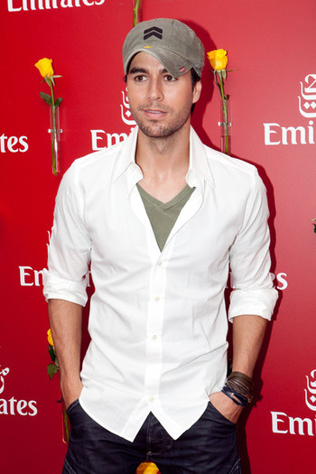 Enrique Iglesias 2010 Emirates Melbourne Cup WH76WHSOvfbl - ENRIQUE IGLESIAS