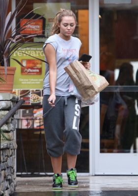  - x Out in Studio City - 18th February 2011