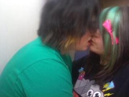 EmMo KisS (9) - xX   Emo kiss     xX