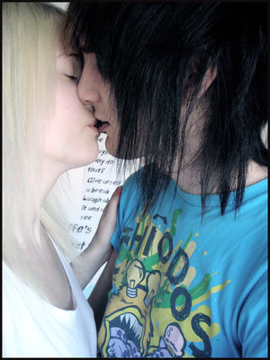 EmMo KisS (57) - xX   Emo kiss     xX