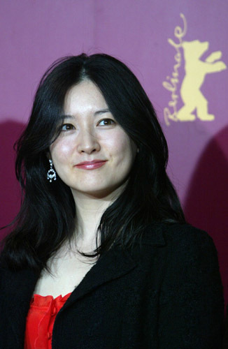 13742150_11n - Lee Young Ae