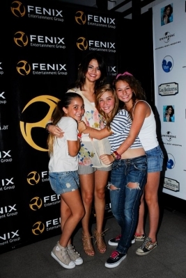 k - xSelena 04 februarie-Meet si Greet at Argentina Concert