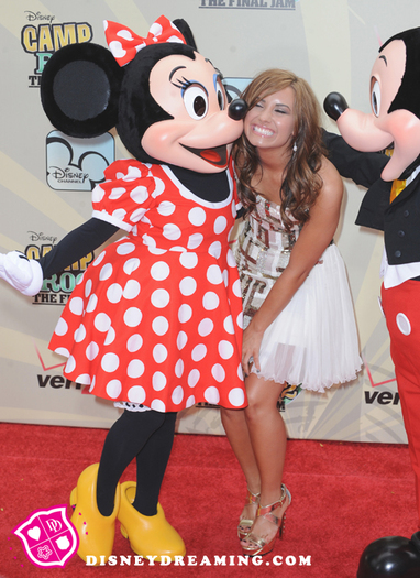 demi-lovato-camp-rock-2-movie-premiere-3