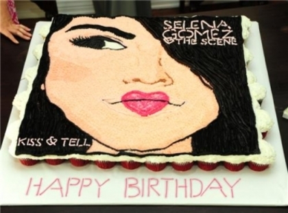 1 - 0_Aniversarea Selenei de 18 ani_0 - xAici va arat cat de mult o iubesc pe Selena