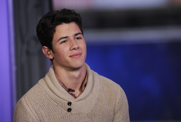 Nick2011-nick-jonas-19391941-1400-944 - MTv interviu