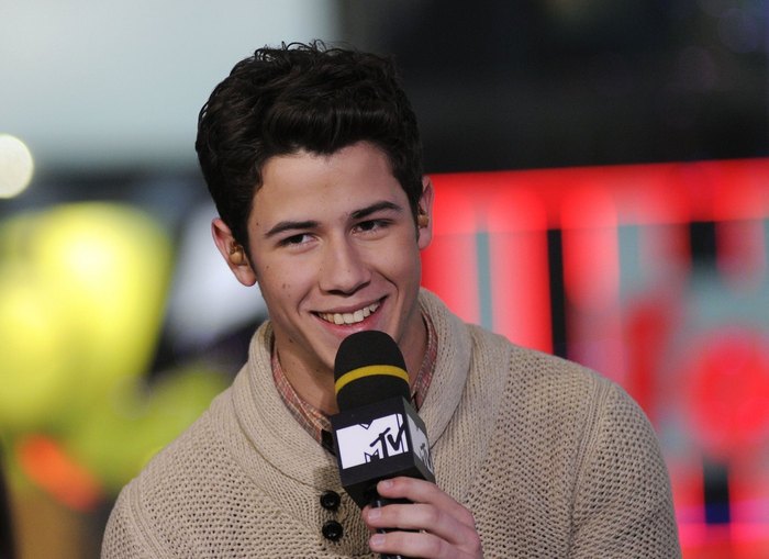 Nick2011-nick-jonas-19391971-1400-1018 - MTv interviu