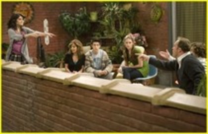 25514763_UCJWGVEZN - Magicienii Din Waverly Place