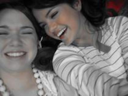 25514805_HIMTYWJKN - Selena Gomez